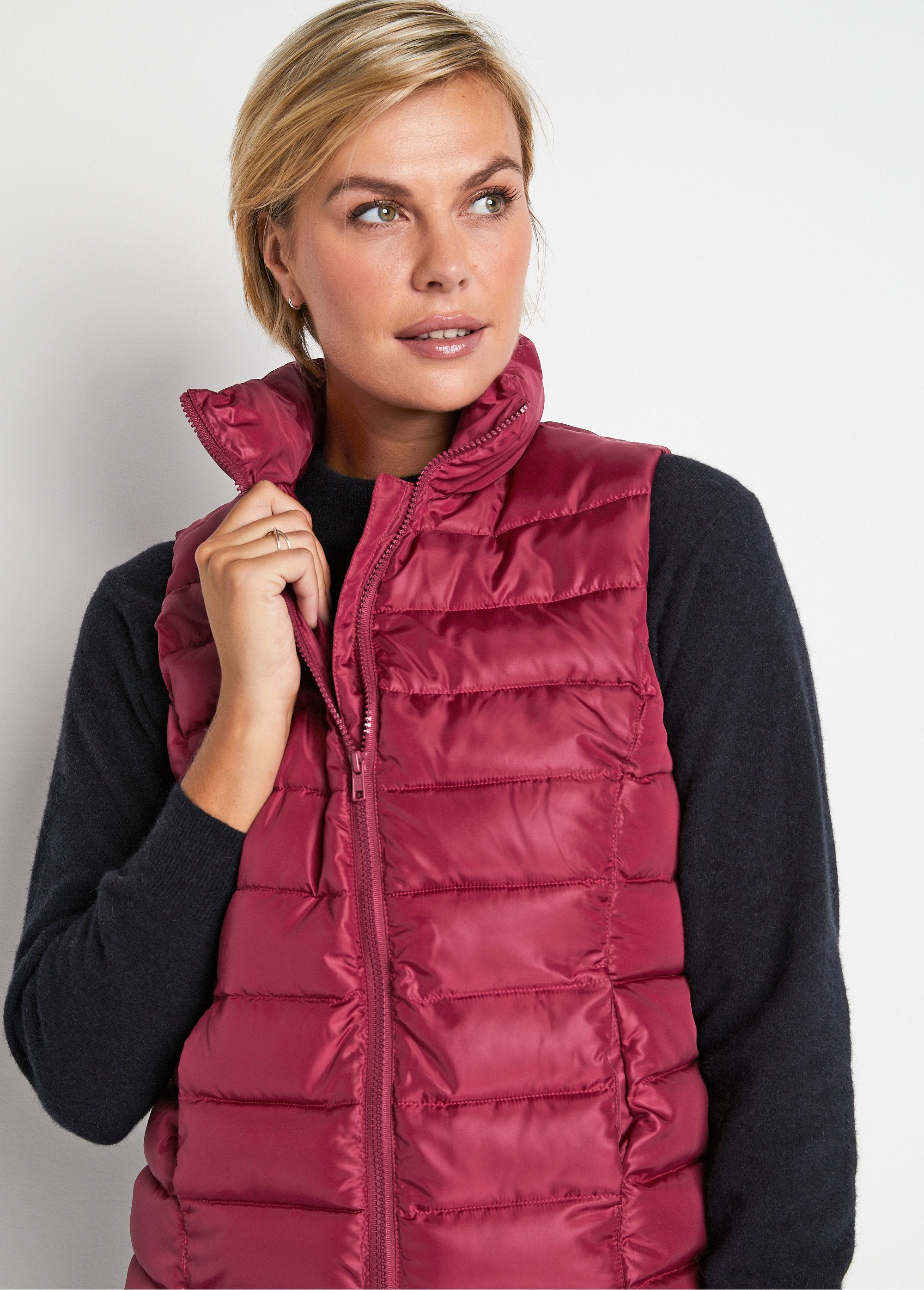 Short_sleeveless_zipped_down_jacket_Plum_DE1_slim