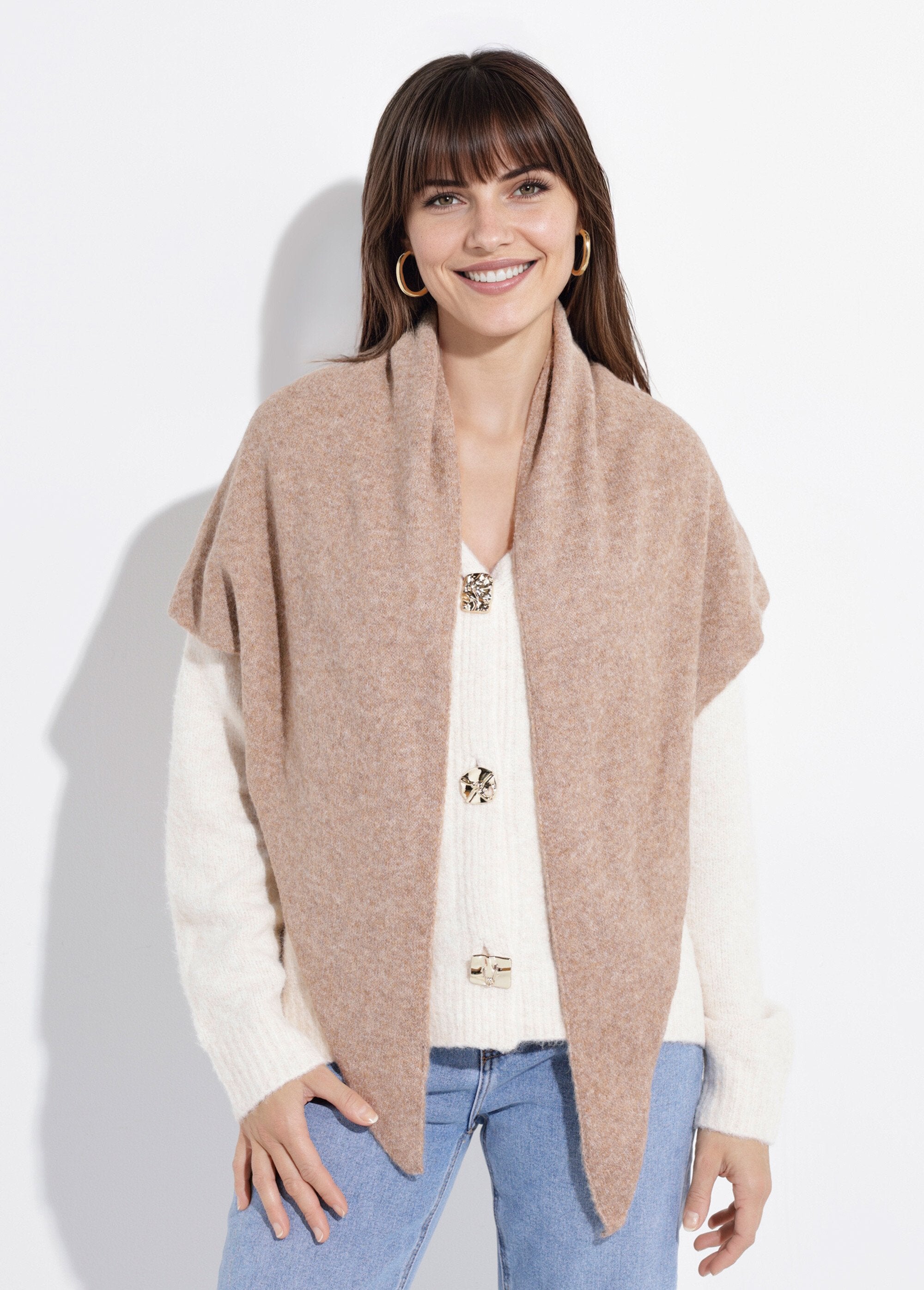 Warm_triangular_scarf,_wool_knit_camel_FA1_slim