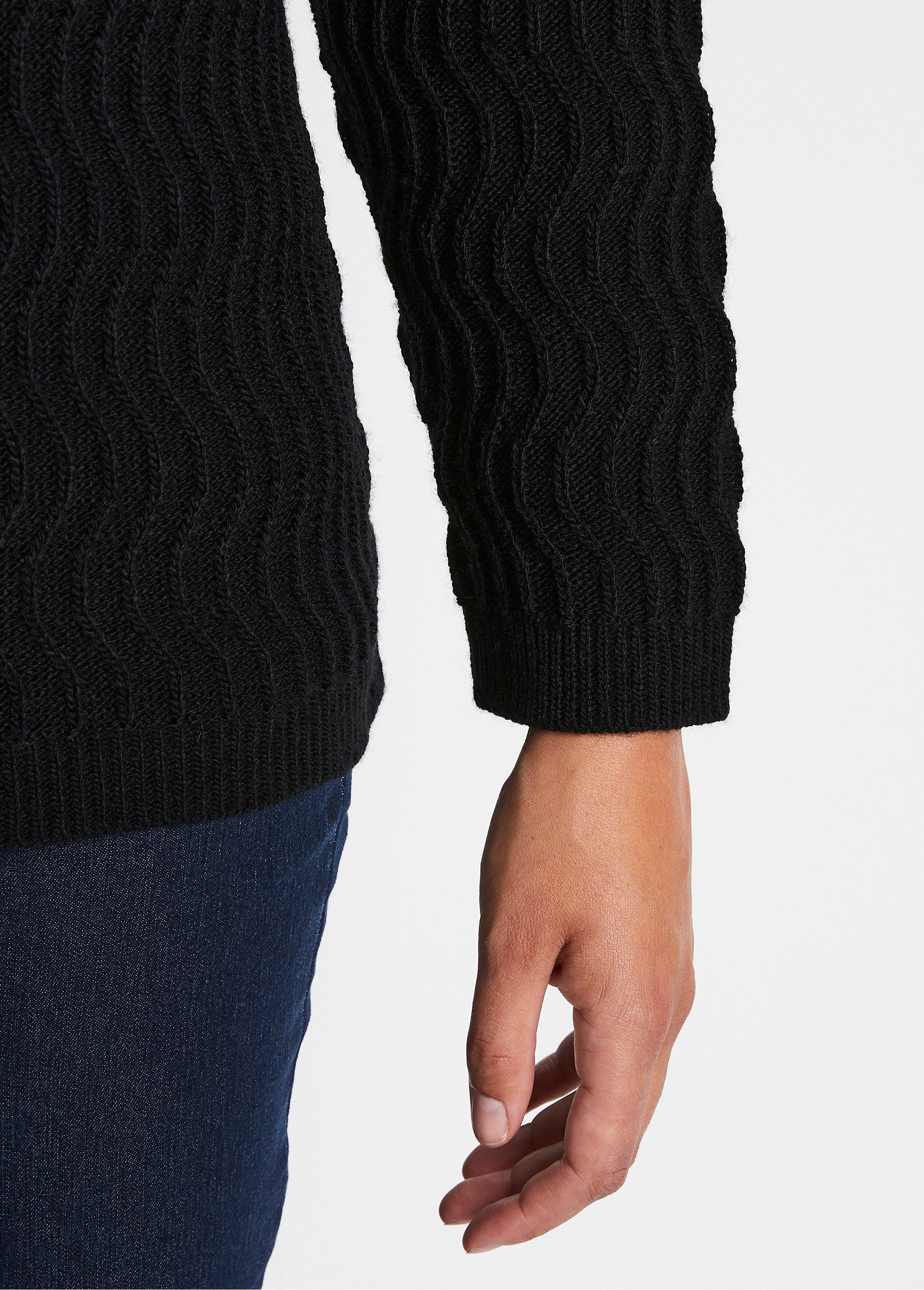 Short_fancy_knit_buttoned_cardigan_Black_DE2_slim