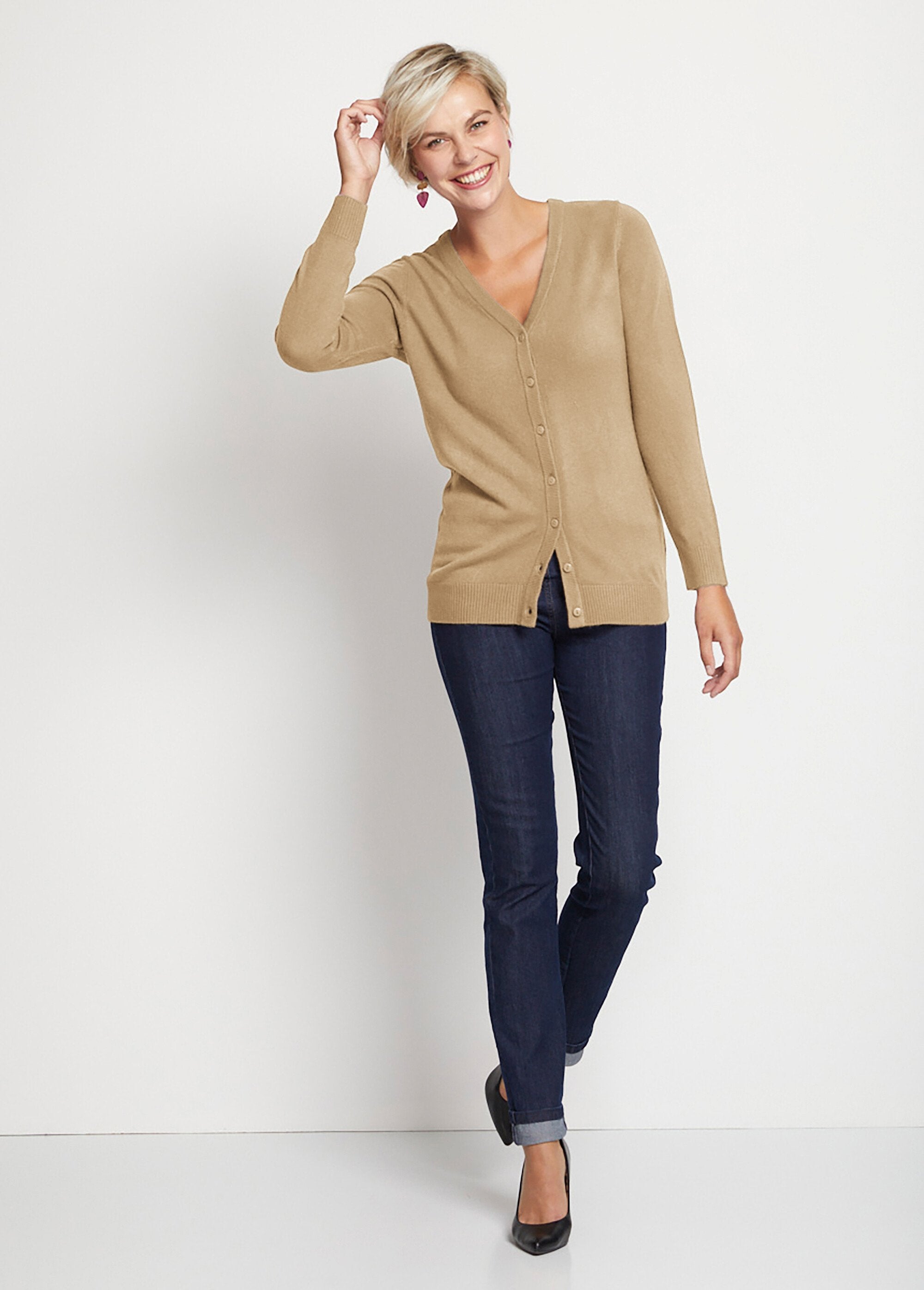 Mid-length_soft_knit_buttoned_cardigan_camel_SF1_slim