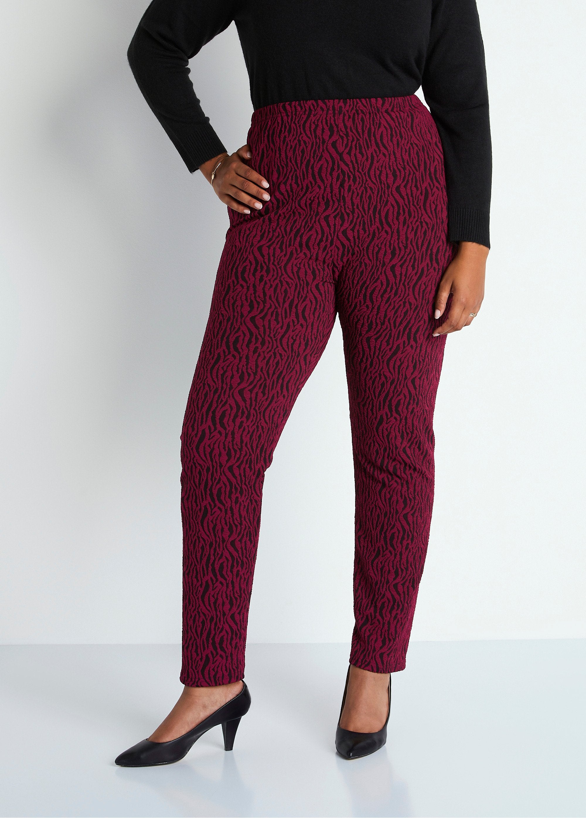 Jacquard_knit_elasticated_waist_leggings_Burgundy_zebra_FA1_curvy