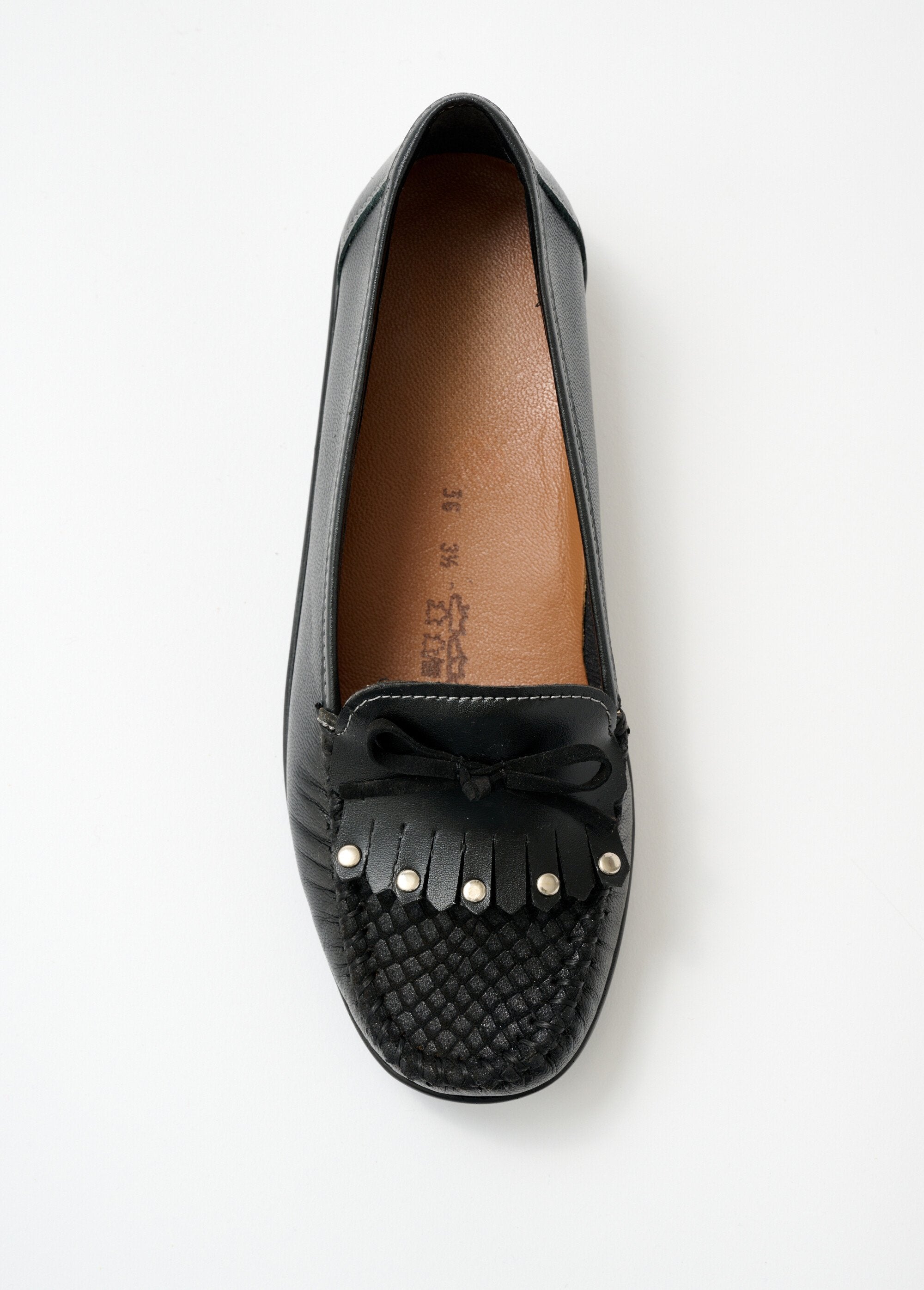 Leather_wedge_moccasins_with_fringed_tab_Black_OV1_slim