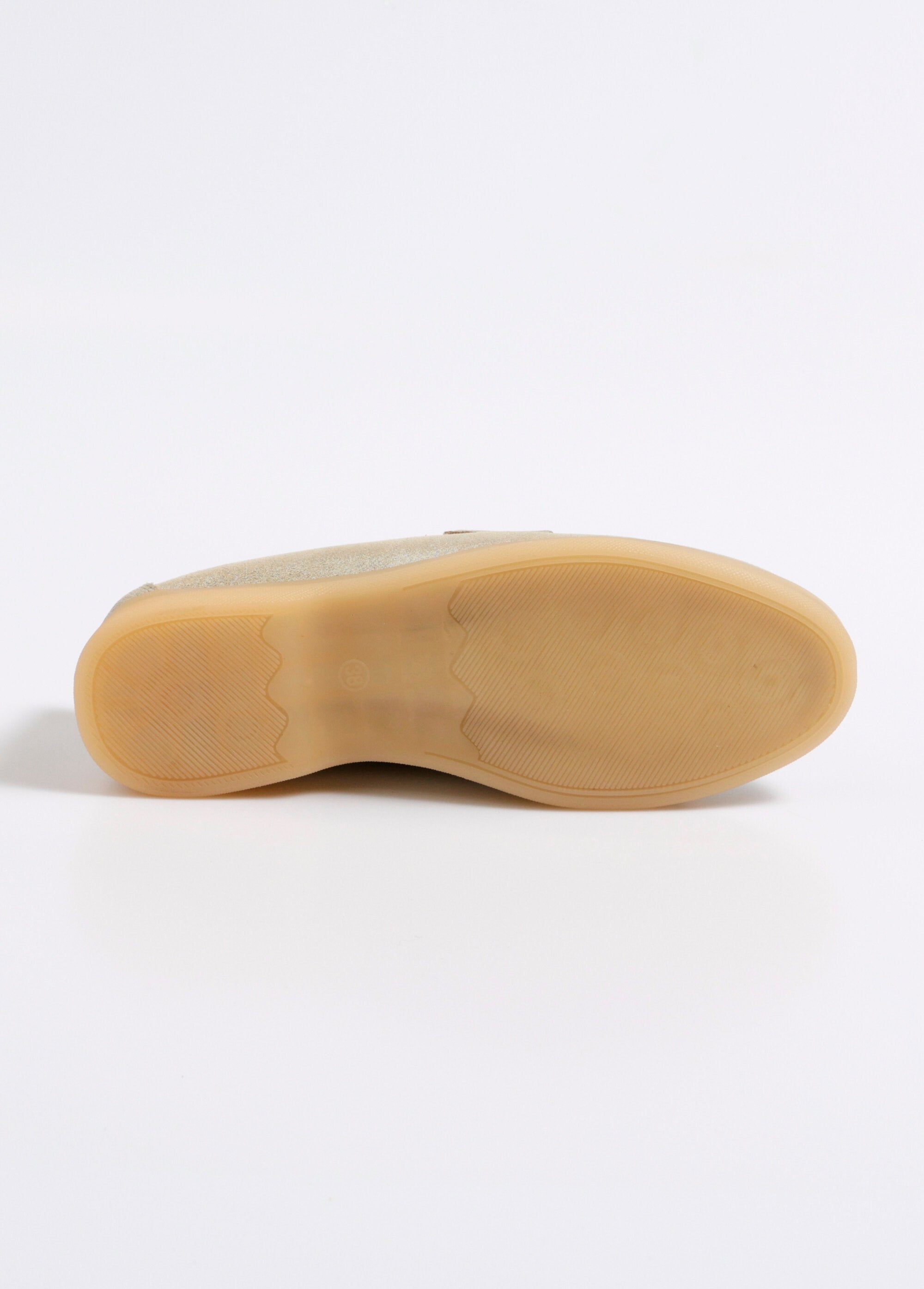 Mocassin_en_suédine_et_semelle_antiderapante_Dore_UN1_slim