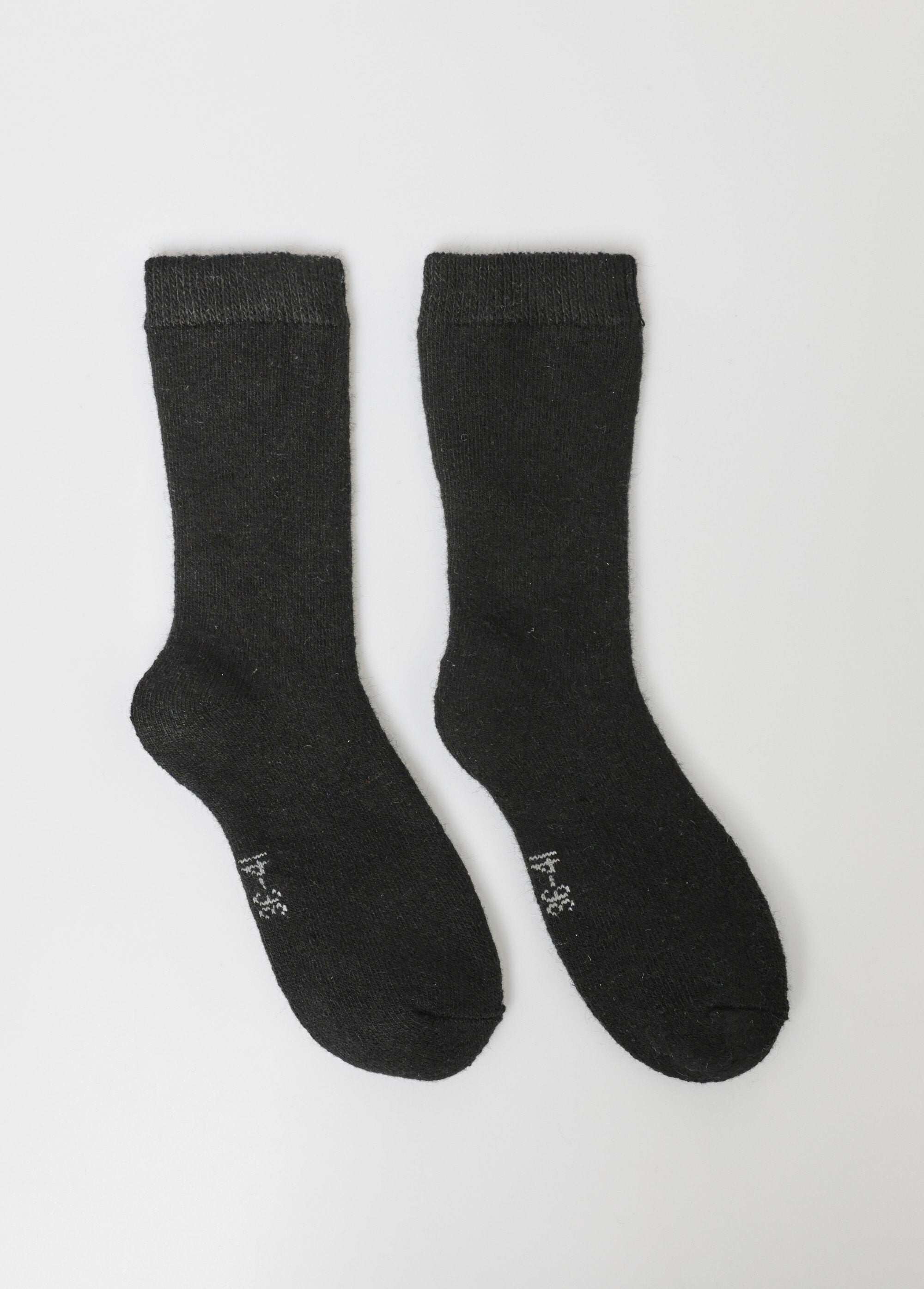 Pair_of_warm_wool_socks_Black_FA1_slim