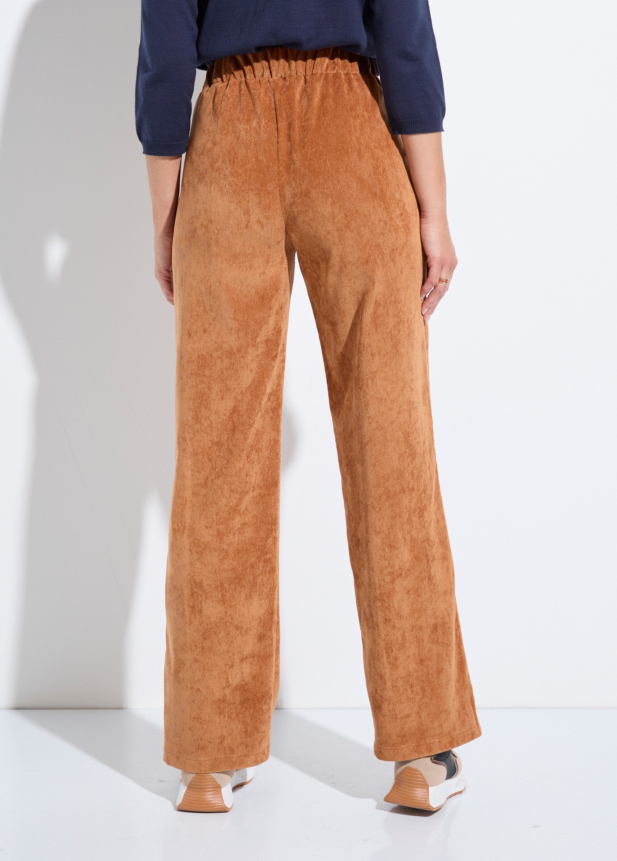 Wide-leg_corduroy_trousers_with_a_semi-elasticated_waistband_camel_DO1_slim