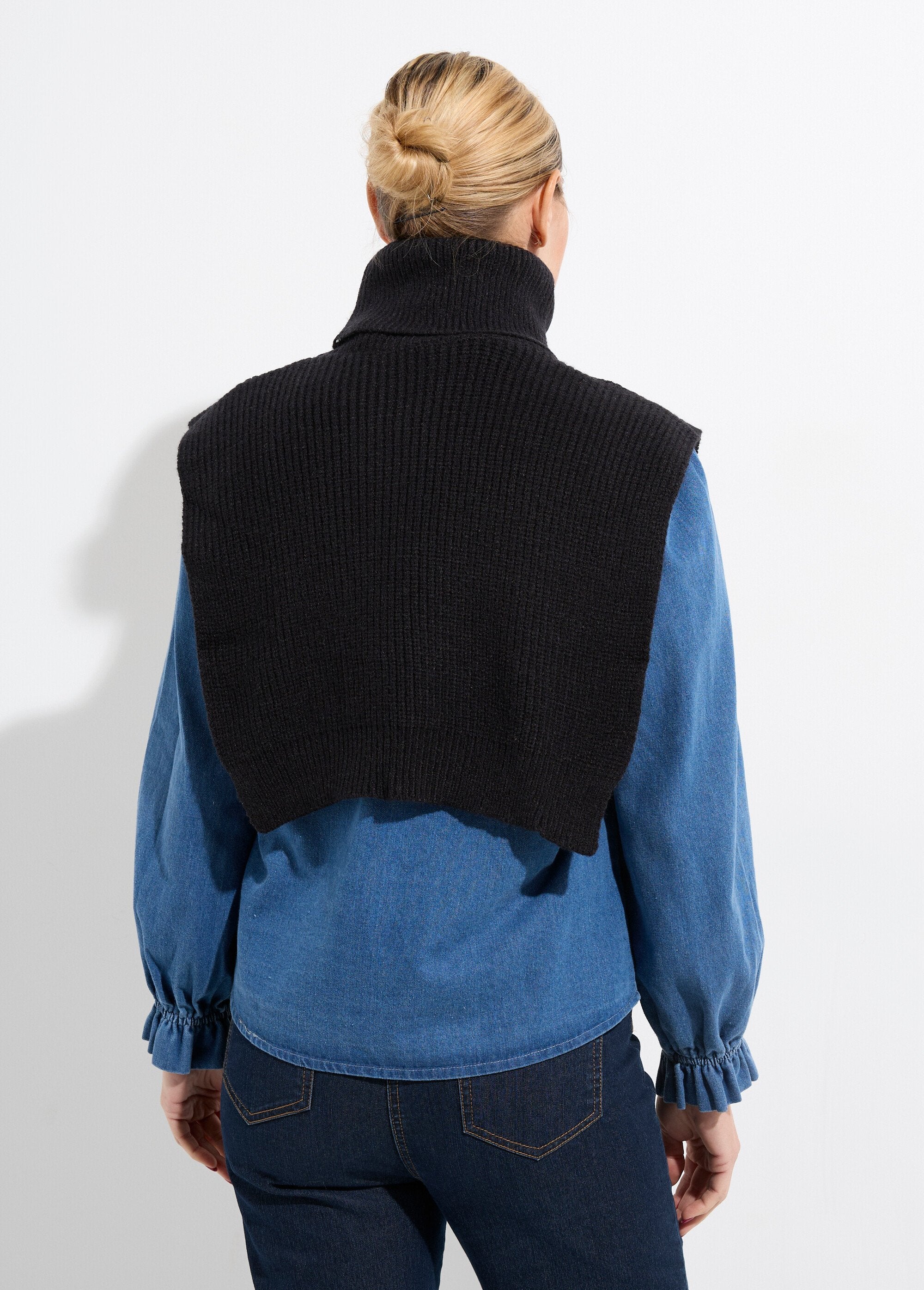 Warm_knitted_turtleneck_bib_Black_DO1_slim