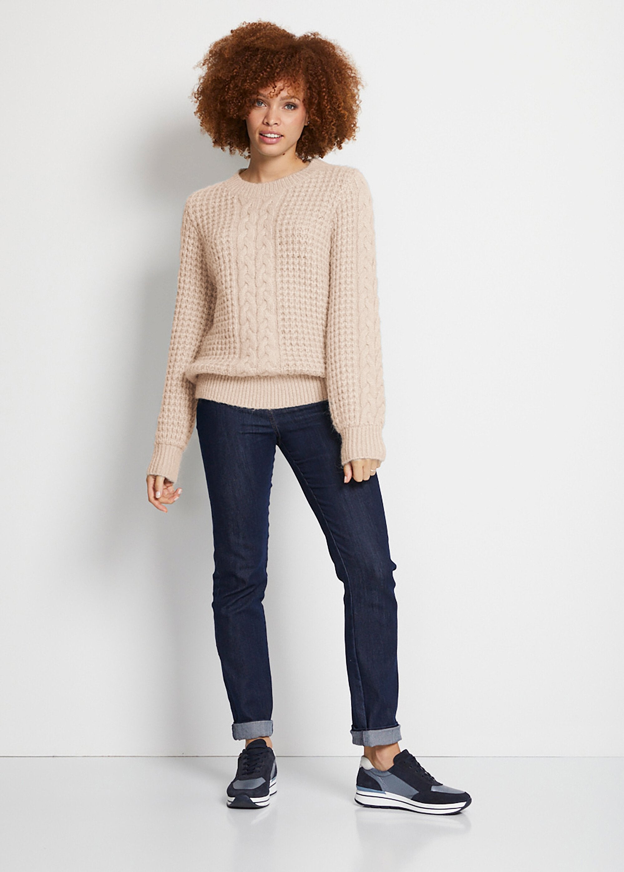 Warm_round_neck_fancy_soft_knit_sweater_String_SF1_slim