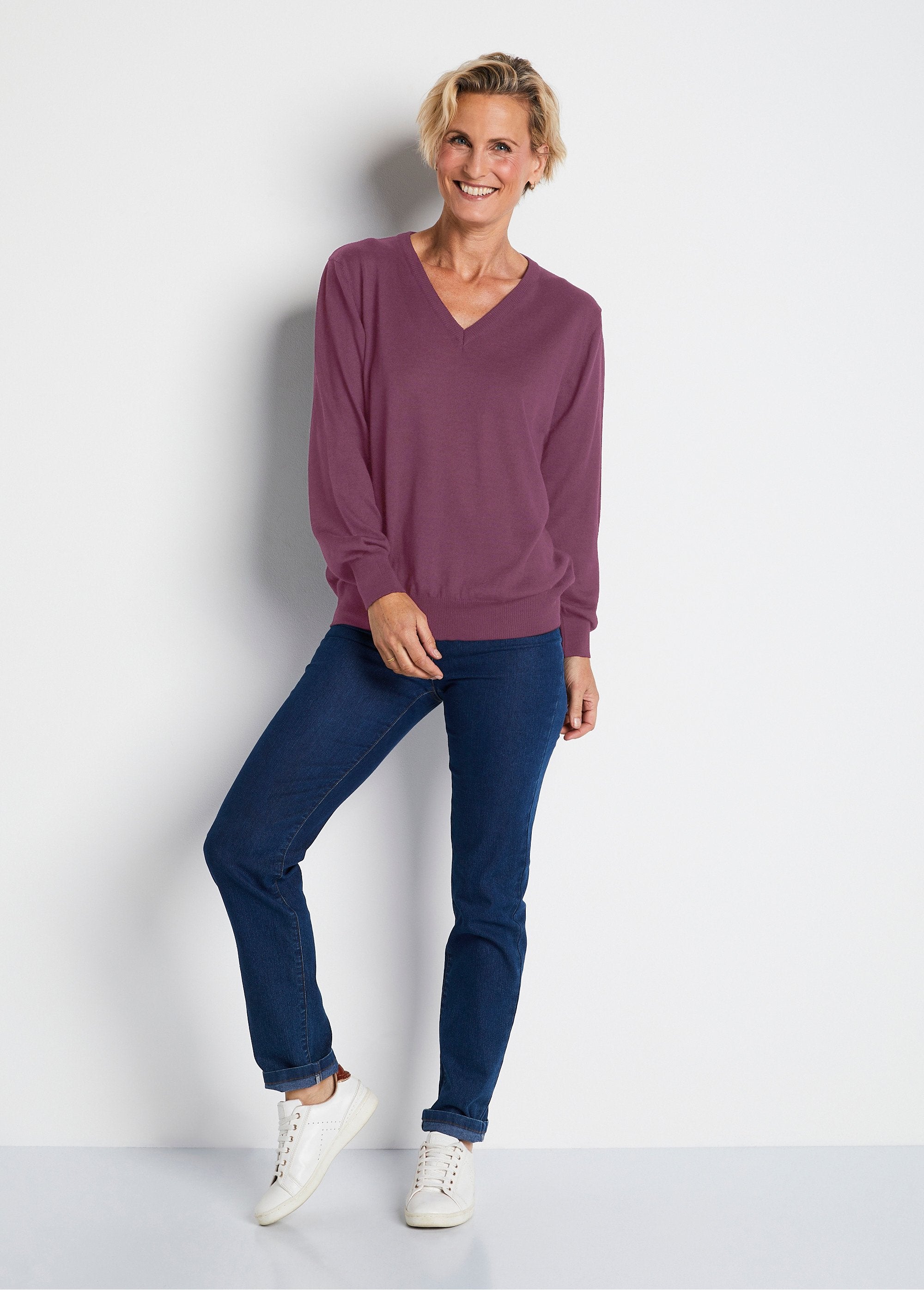 Short_V-neck_sweater_with_merino_wool_Violin_SF1_slim