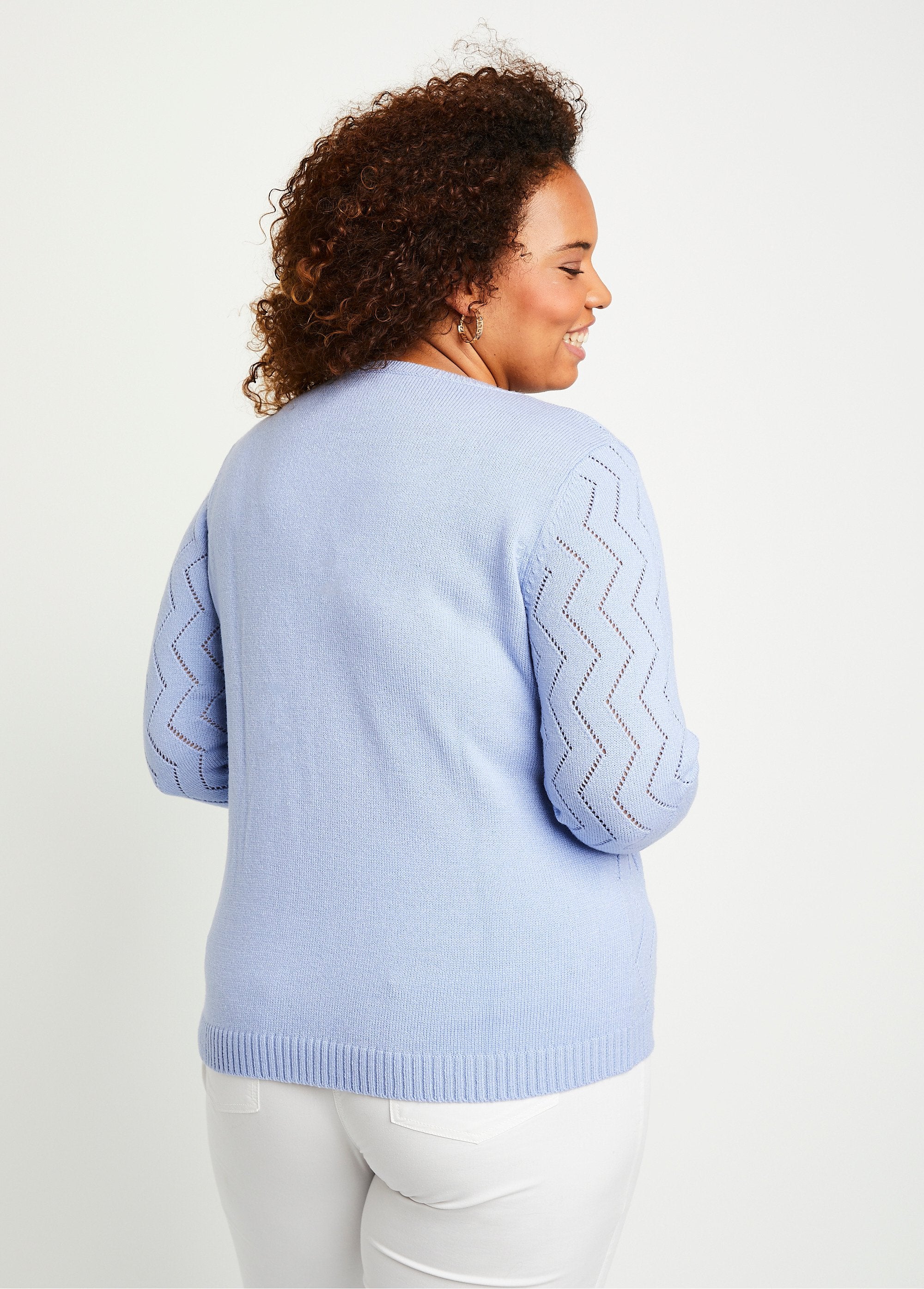 Short_openwork_cable_sweater_Blue_DO1_curvy