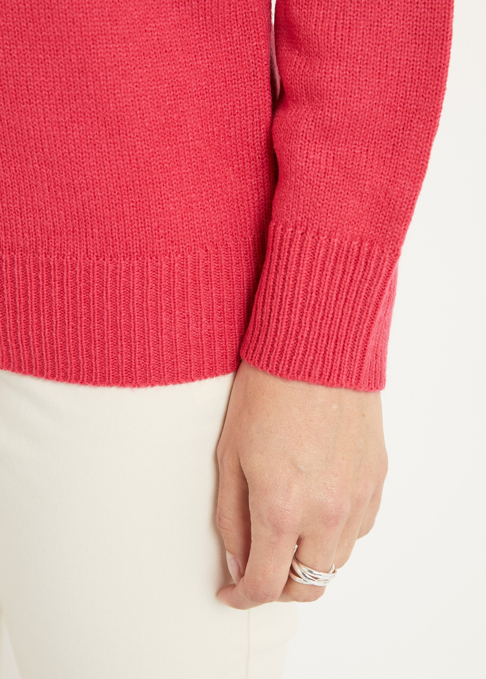 Soft_plain_embroidered_openwork_round_neck_sweater_Pink_DE3_slim