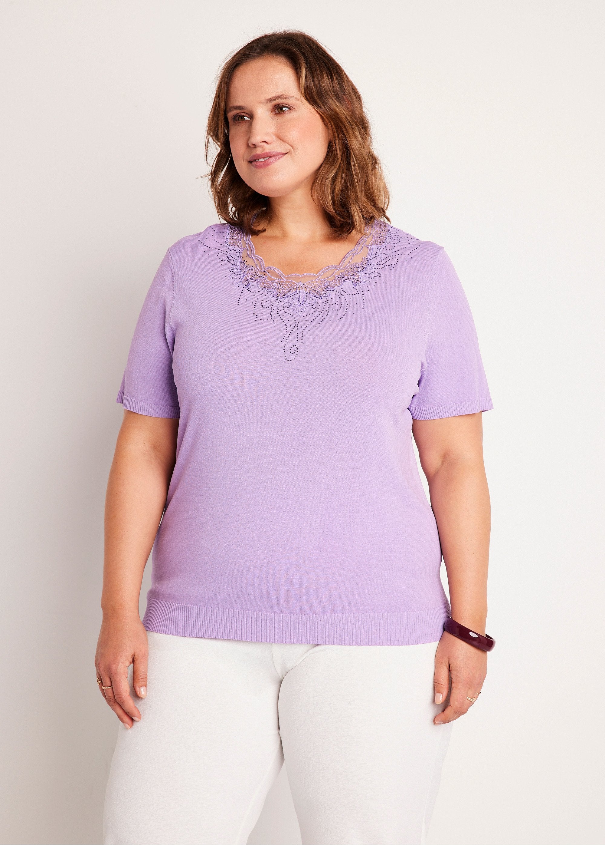 Fine_embroidered_short-sleeved_sweater_Lilac_FA1_curvy