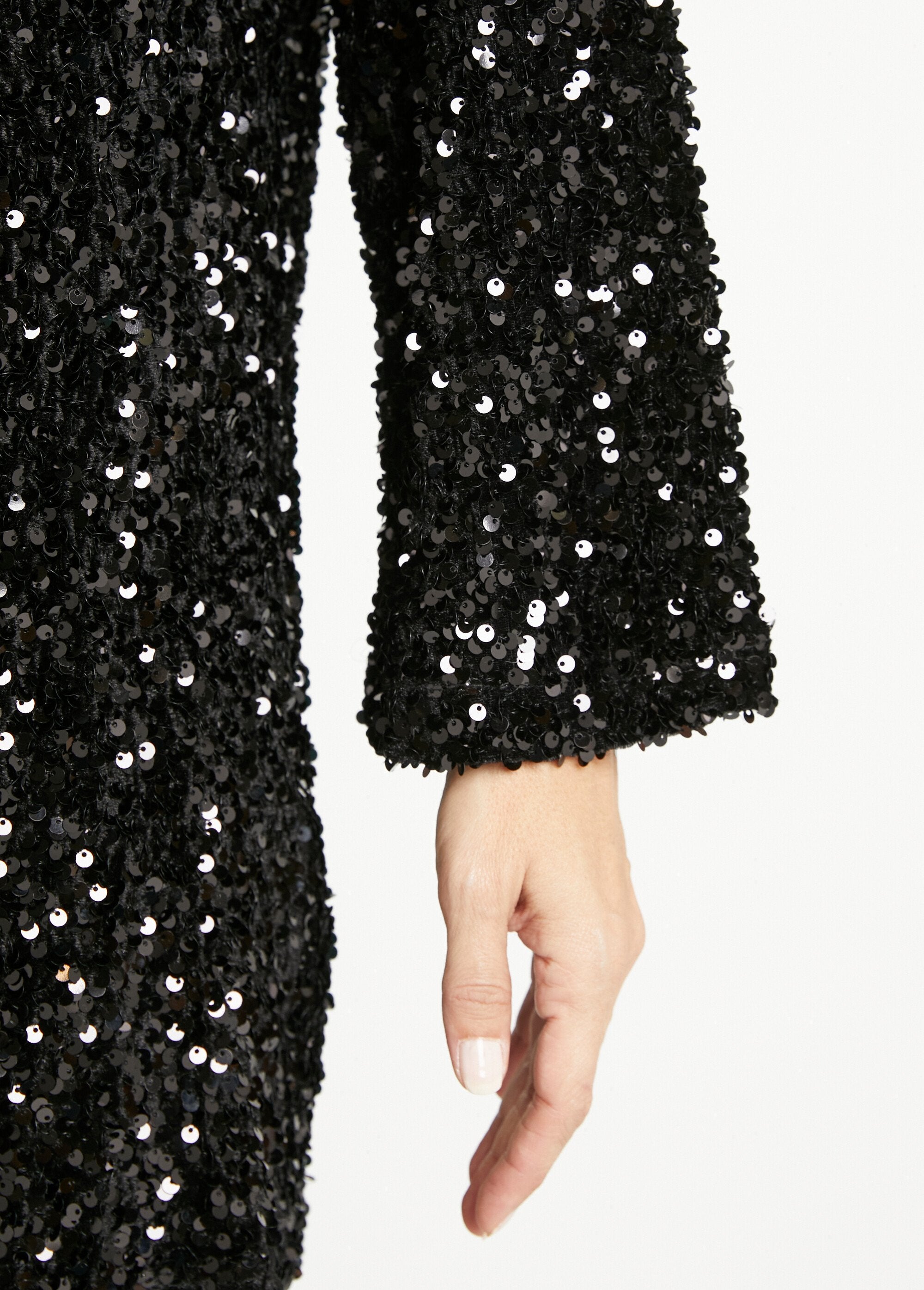 Short_sequin_dress_with_long_sleeves_Black_DE2_slim