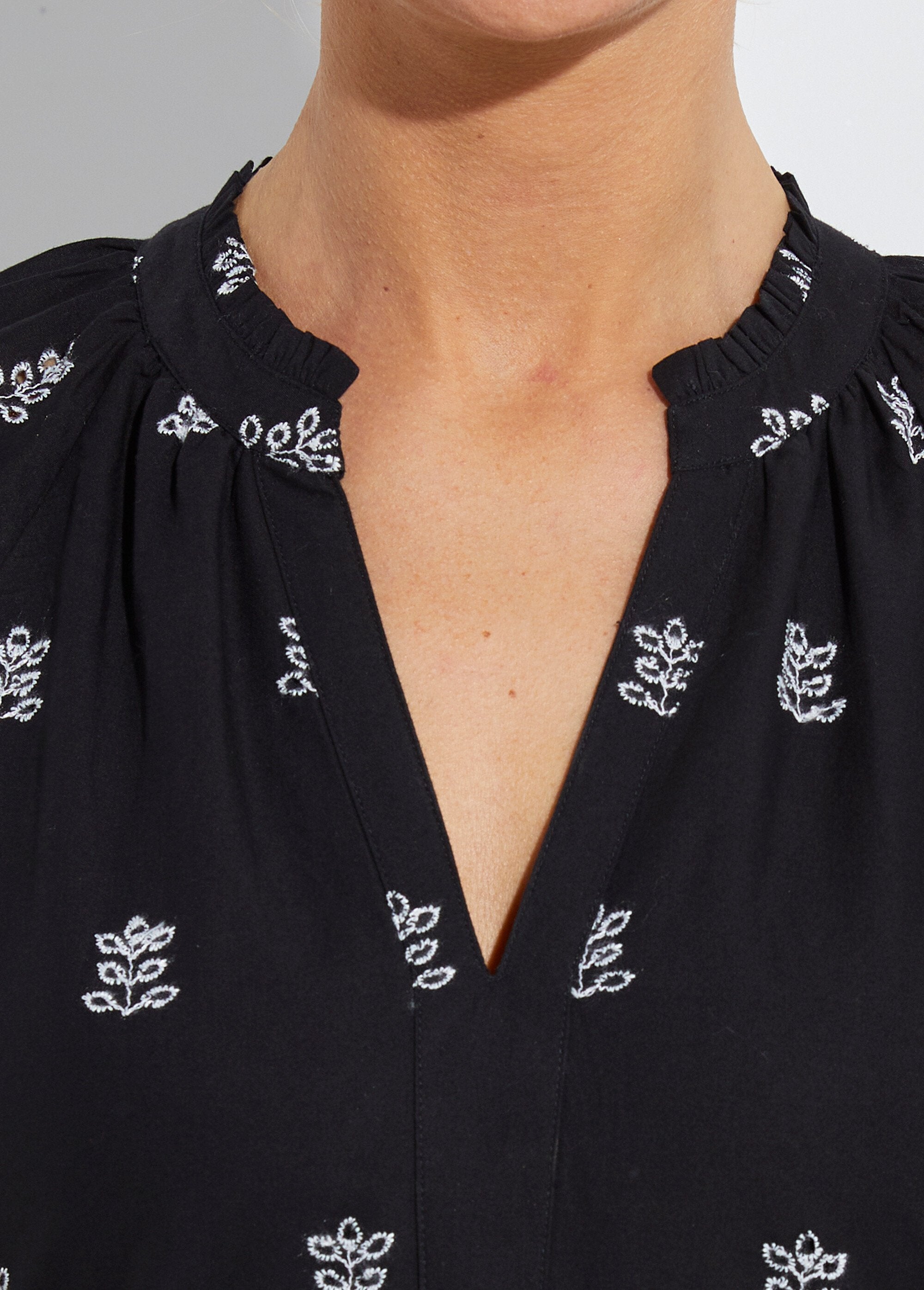 Loose-fitting_short_embroidered_cotton_dress_Black_and_white_DE1_slim