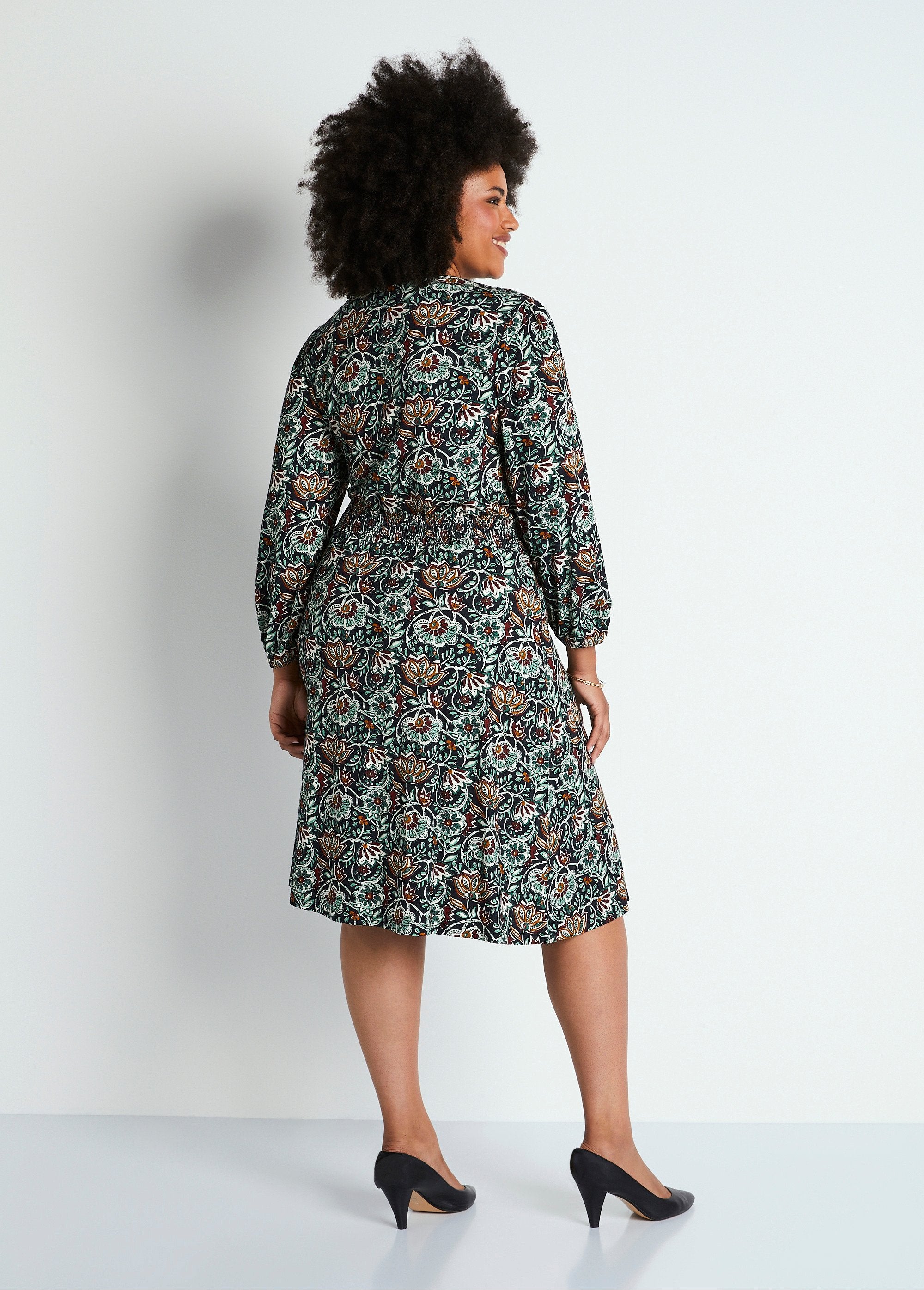 Short_floral_print_smocked_knit_dress_Green_print_DO1_curvy