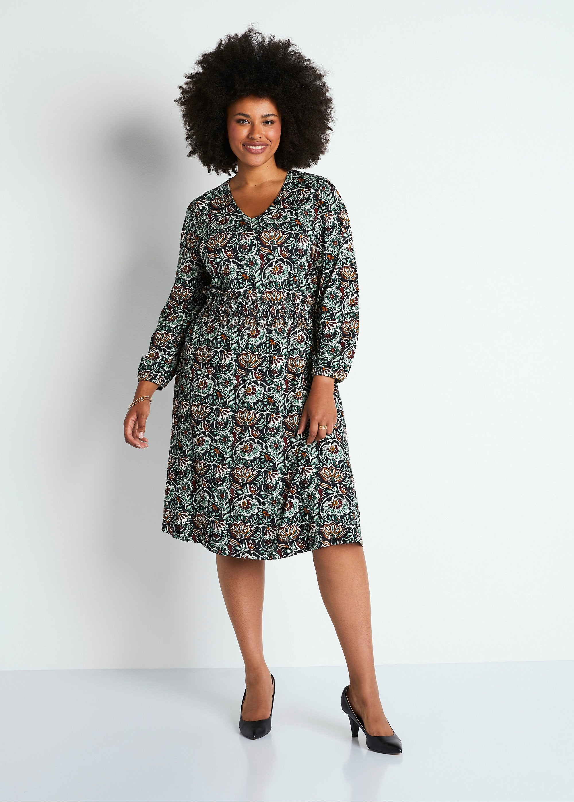 Short_floral_print_smocked_knit_dress_Green_print_FA1_curvy