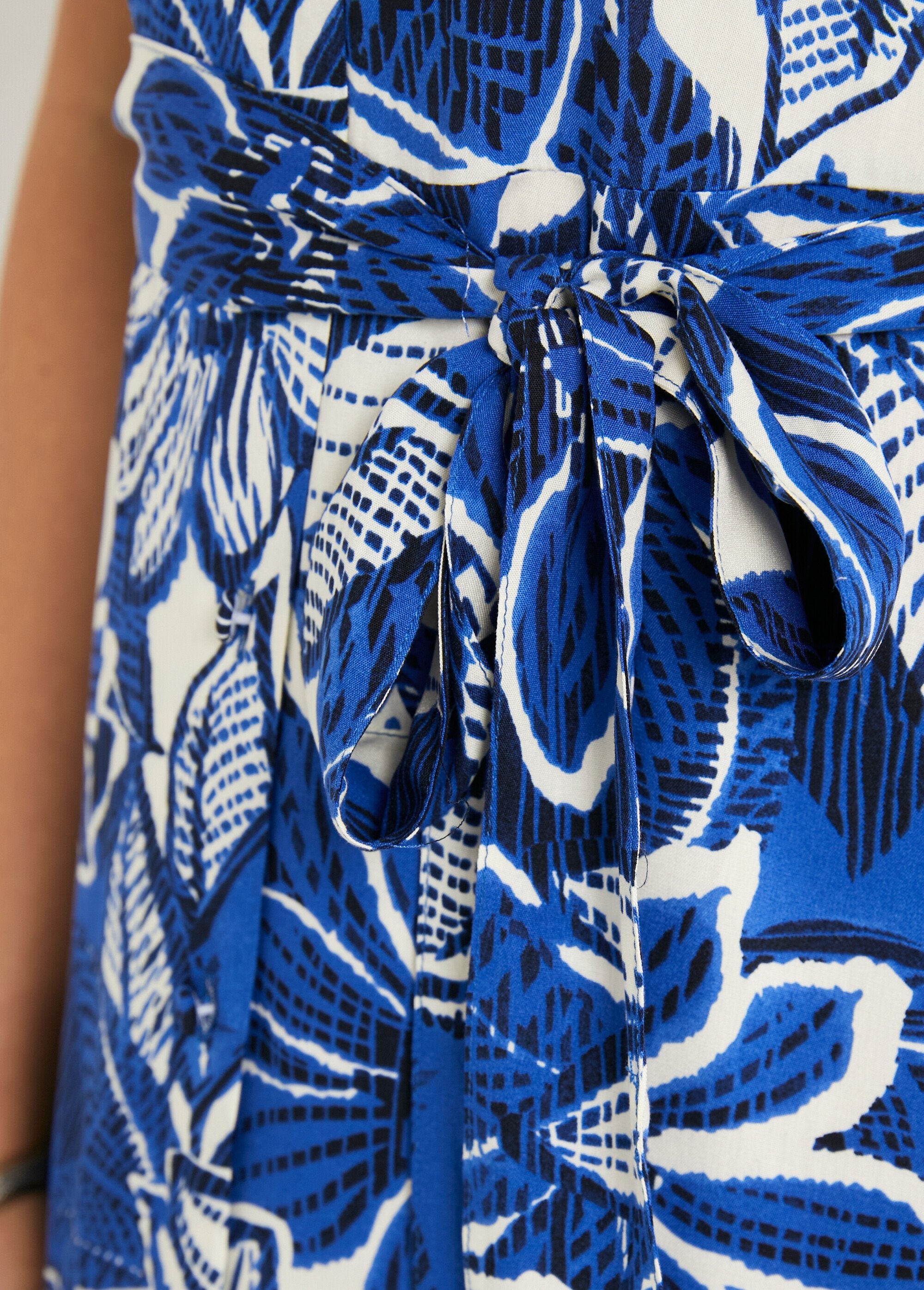 Long_graphic_floral_print_dress_Blue_and_white_DE2_slim