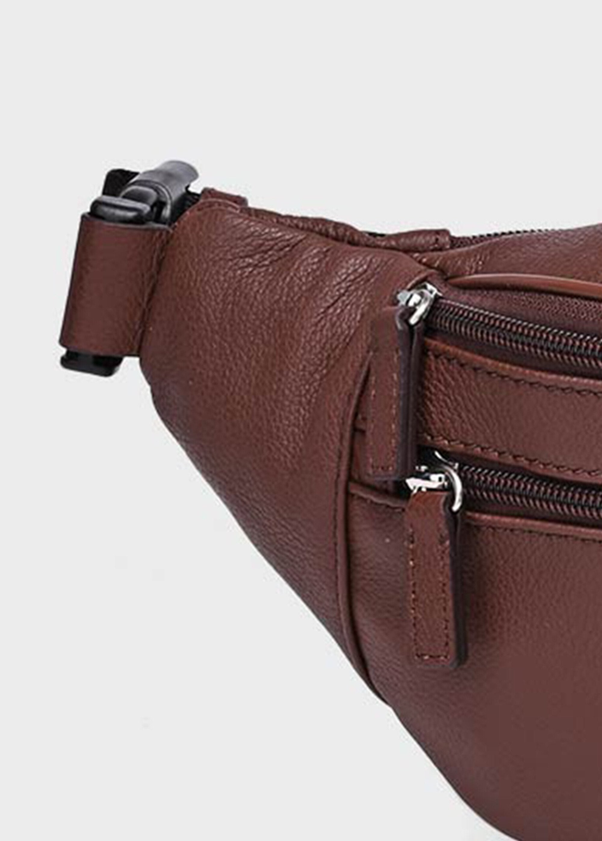 Men's_leather_fanny_pack_Chocolate_DE1_slim