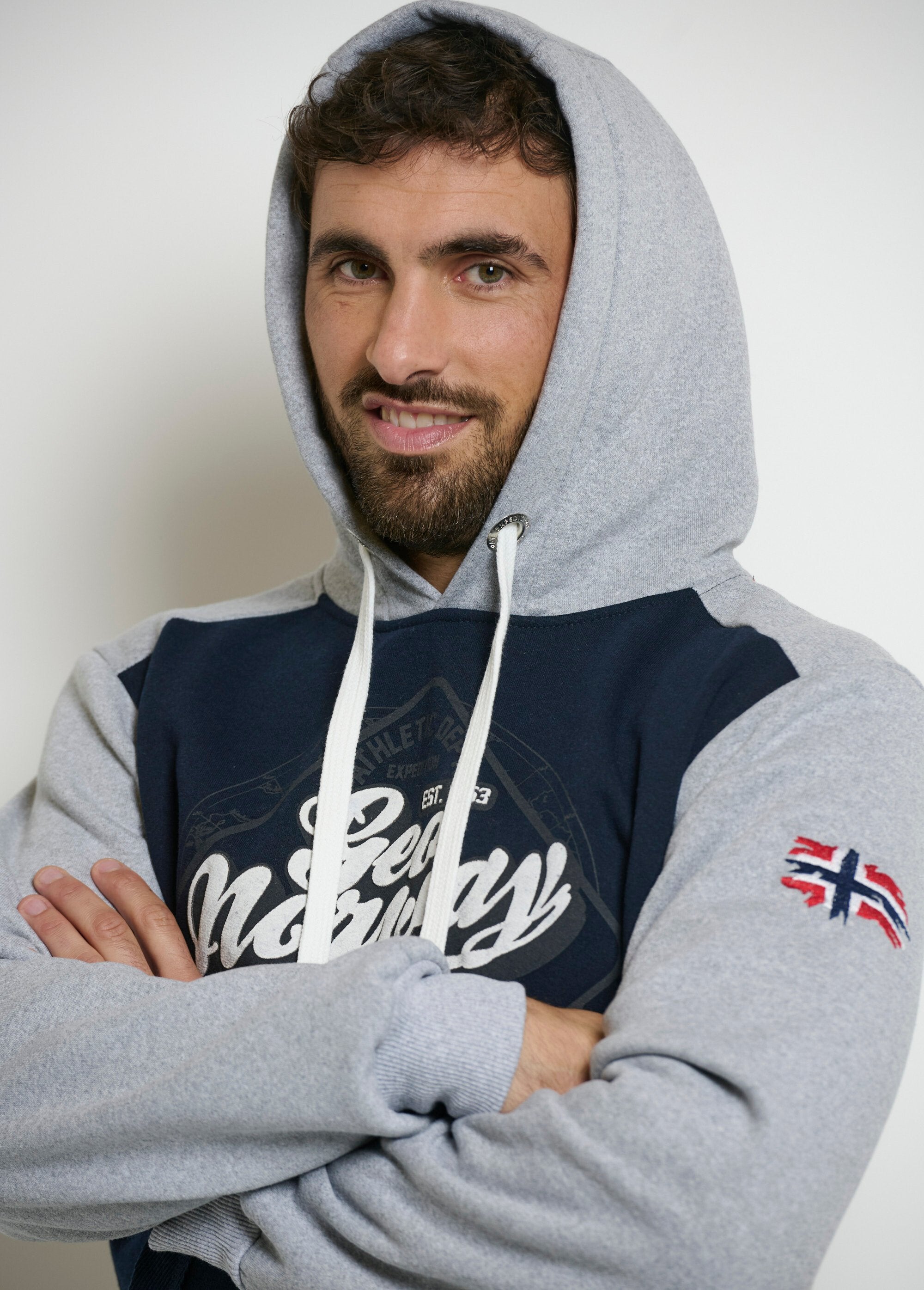 Vintage_Logo_Hoodie_Marine_DE1_slim