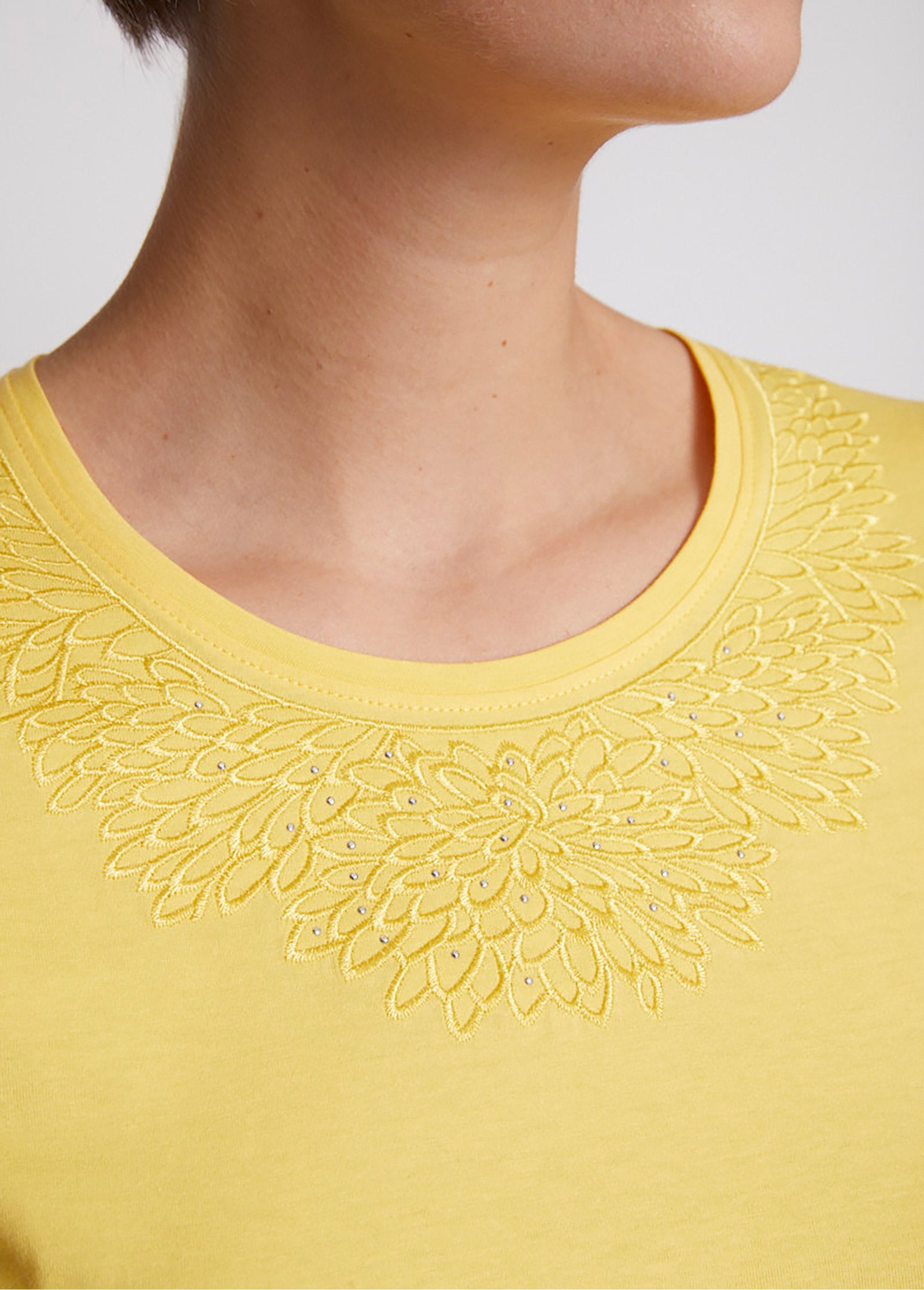 3/4_sleeve_t-shirt_with_studded_embroidered_collar_YELLOW_DE1_slim