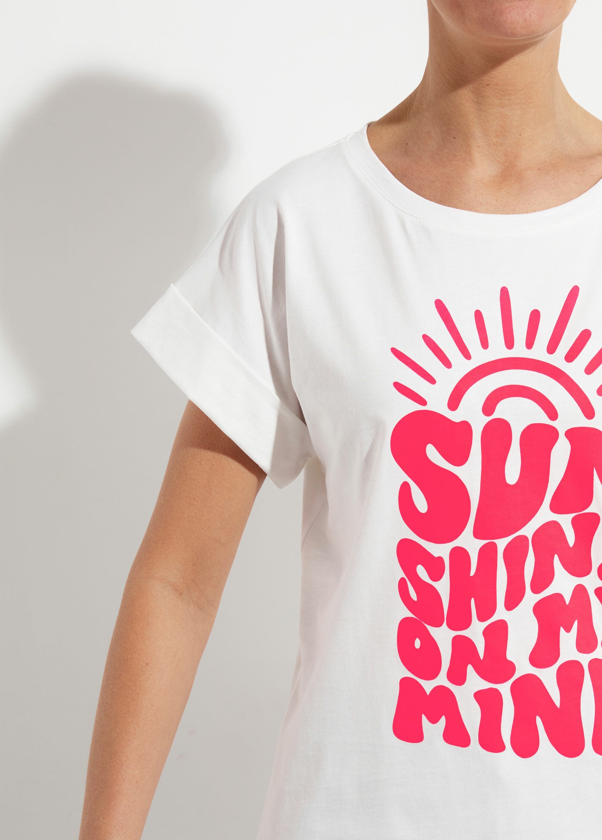 T-shirt_col_rond_motif_fluo_Sunshine_Blanc_DE1_slim
