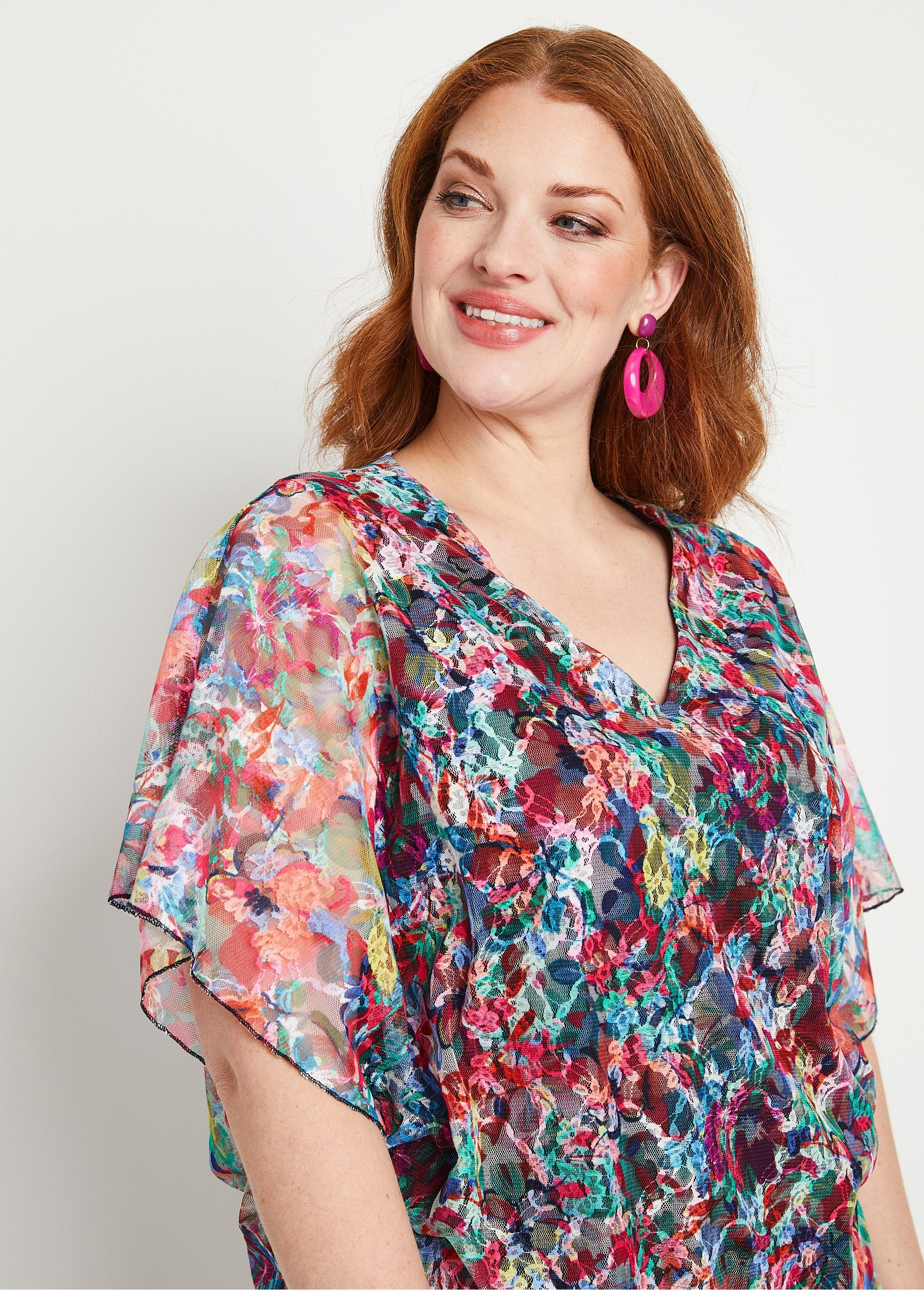 Short_floral_lace_t-shirt_Fuchsia_and_blue_DE1_curvy