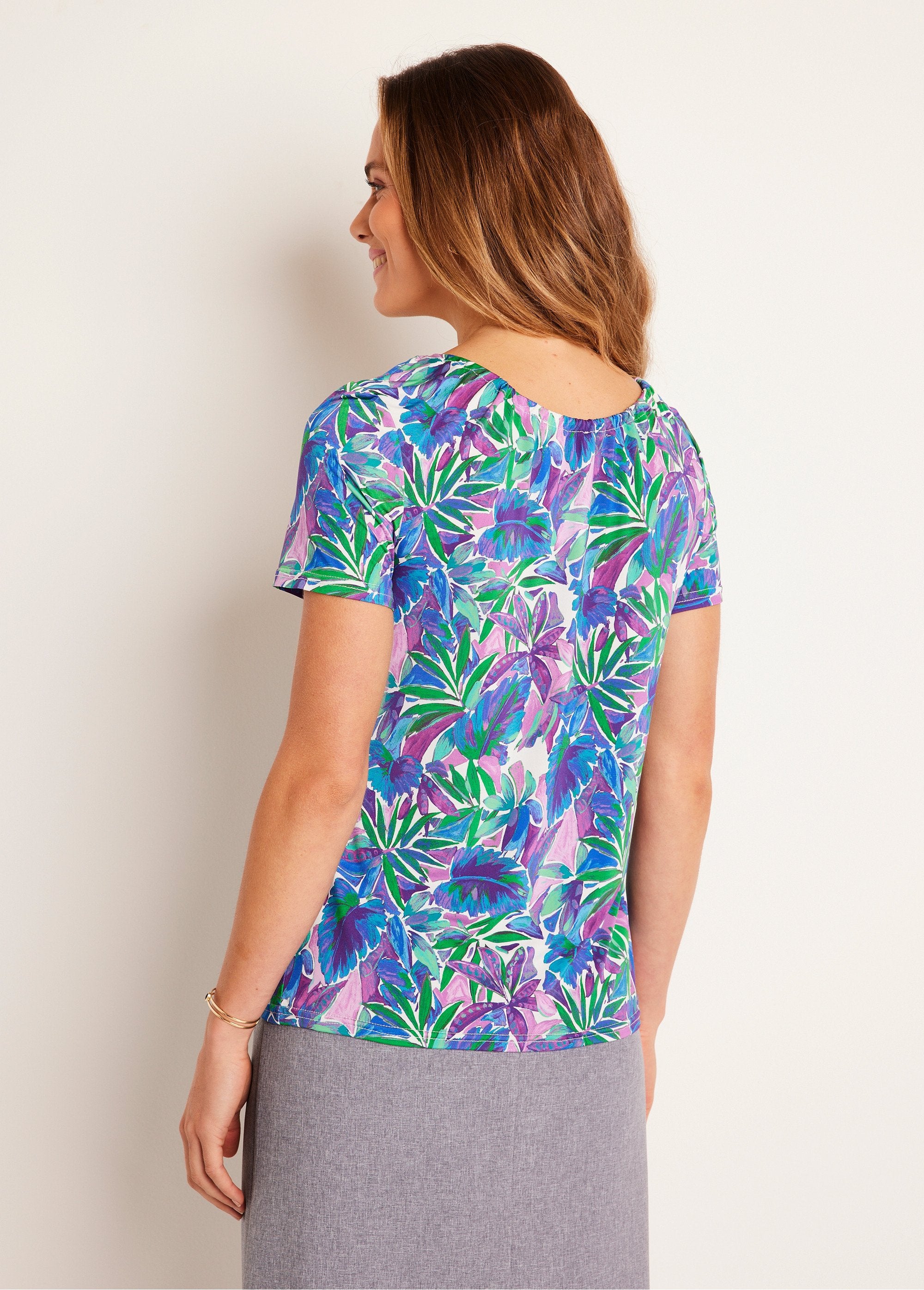 Short-sleeved_straight_floral_t-shirt_Parma_and_blue_DO1_slim