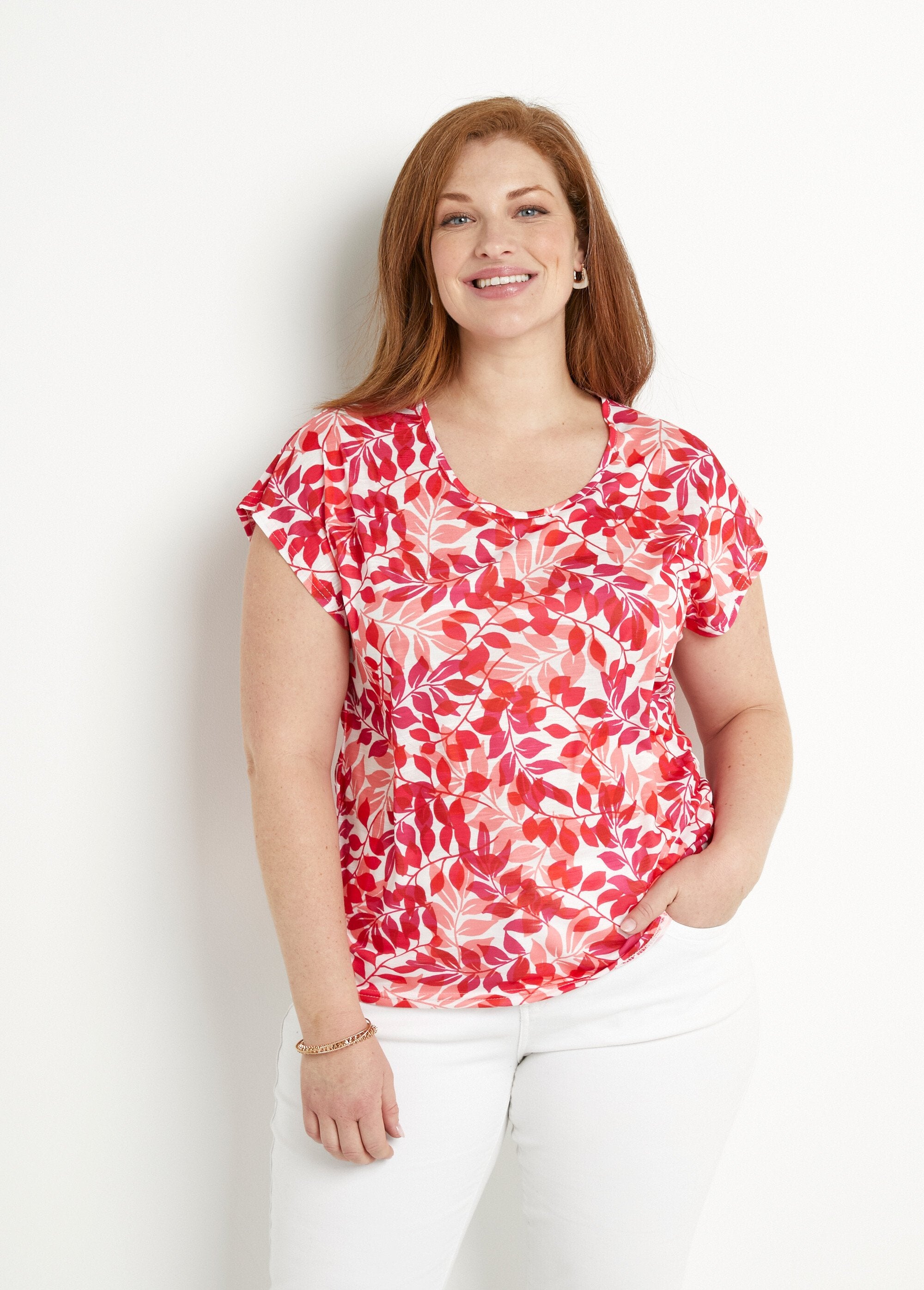 Short-sleeved_T-shirt_with_leaf_print_and_round_neck_Red_and_pink_FA1_curvy