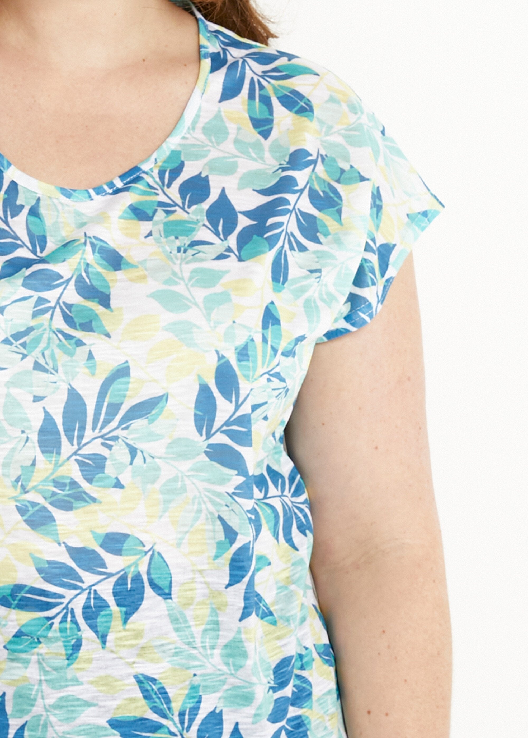 Short-sleeved_T-shirt_with_leaf_print_and_round_neck_Green_and_yellow_DE1_curvy