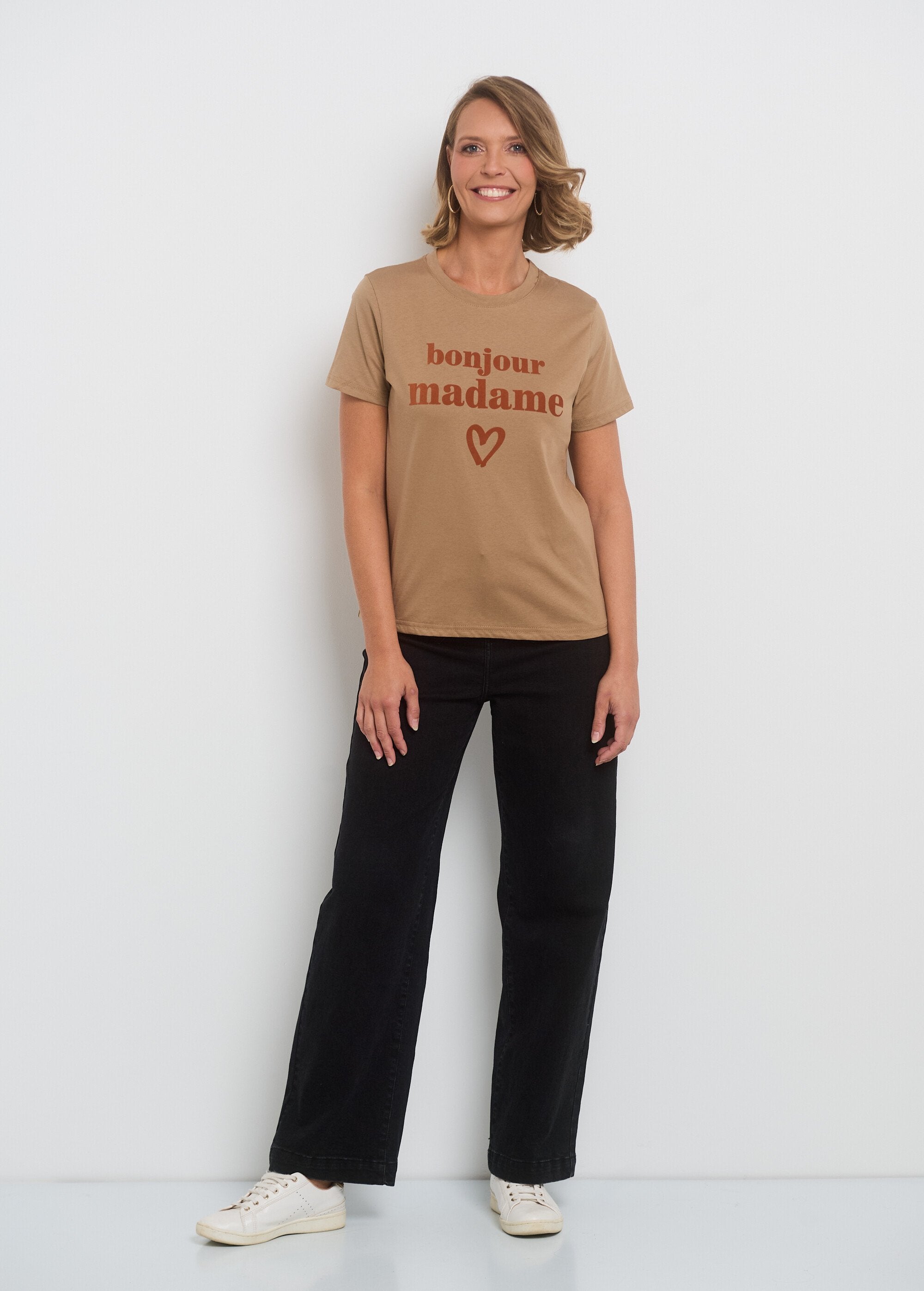 Short-sleeved_T-shirt_with_the_message_"Madame"_camel_SF1_slim