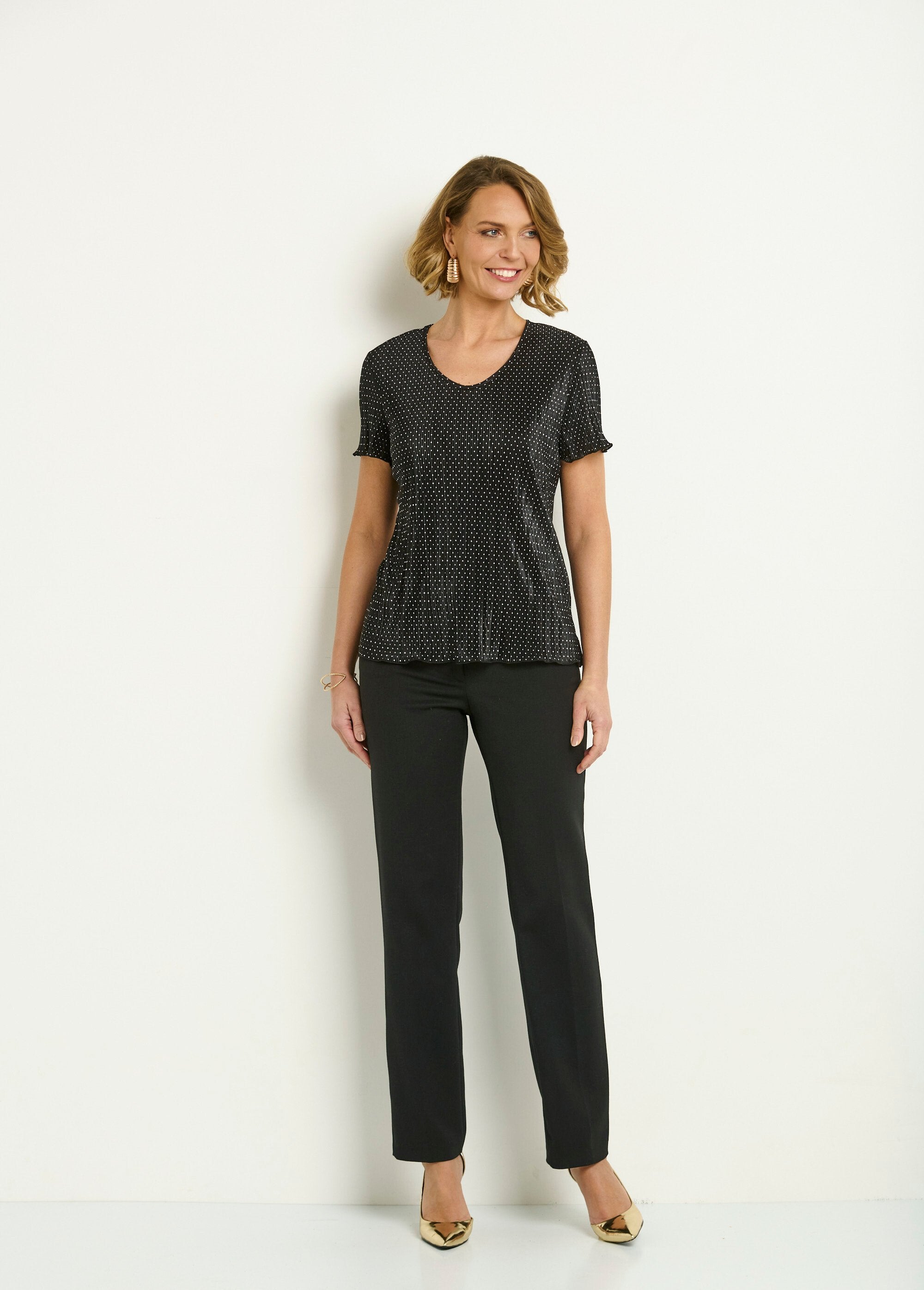 Pleated_polka_dot_t-shirt_with_flared_round_neck_Black_SF1_slim