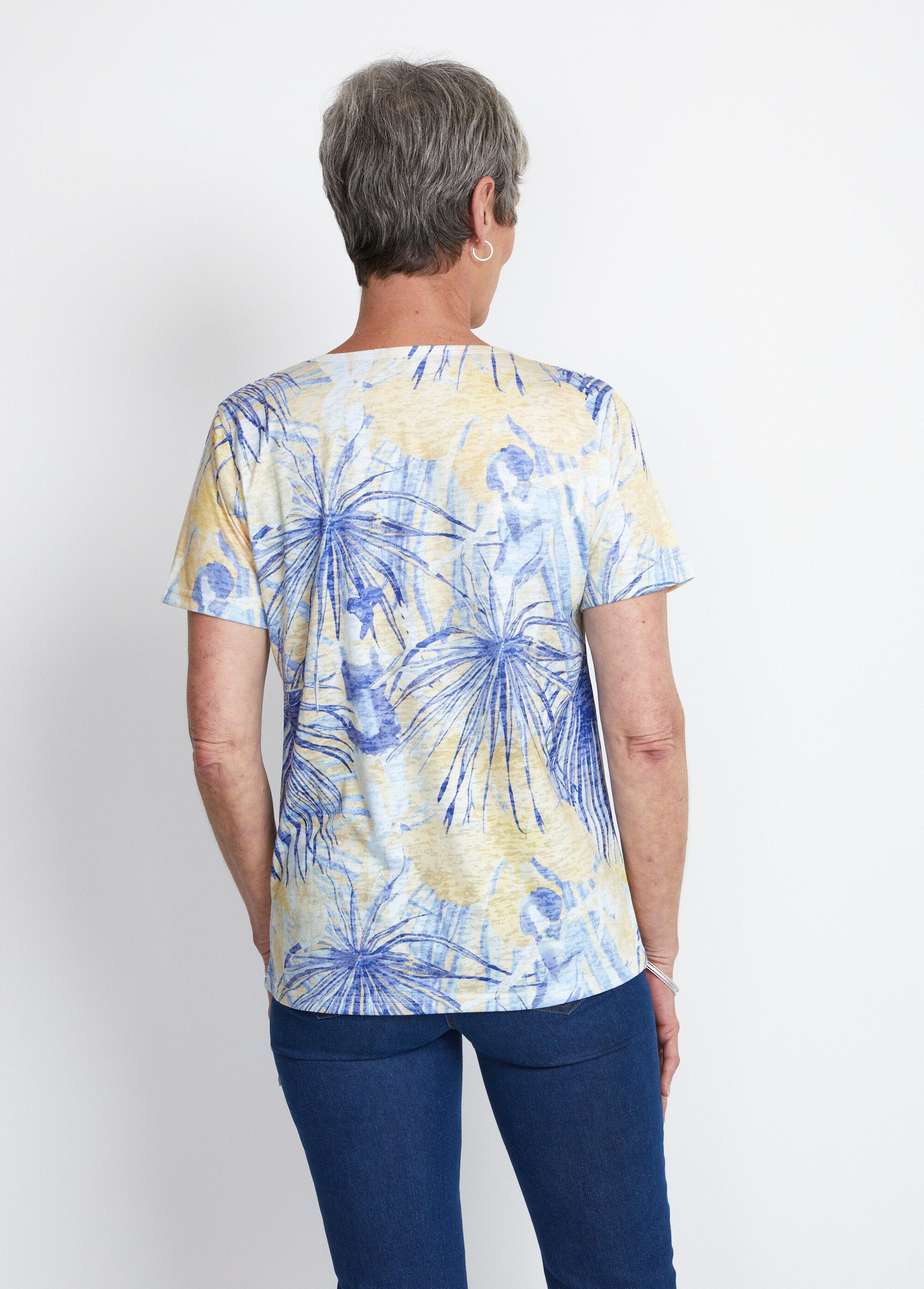 Short_T-shirt_with_pattern_and_rhinestones_round_neck_Yellow_and_blue_DO1_slim