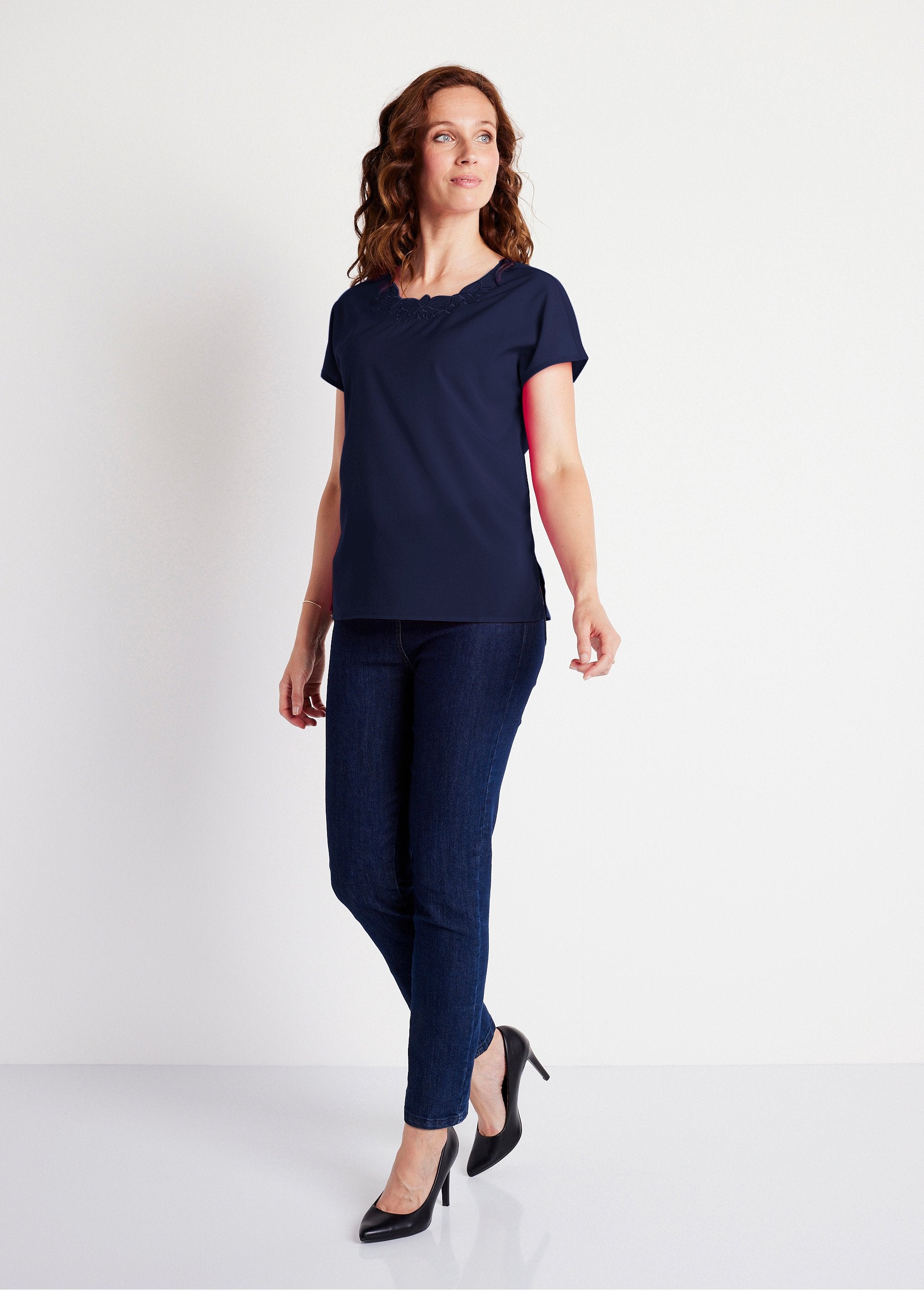 Long_short-sleeved_top_with_round_neck_embroidery_Marine_SF1_slim