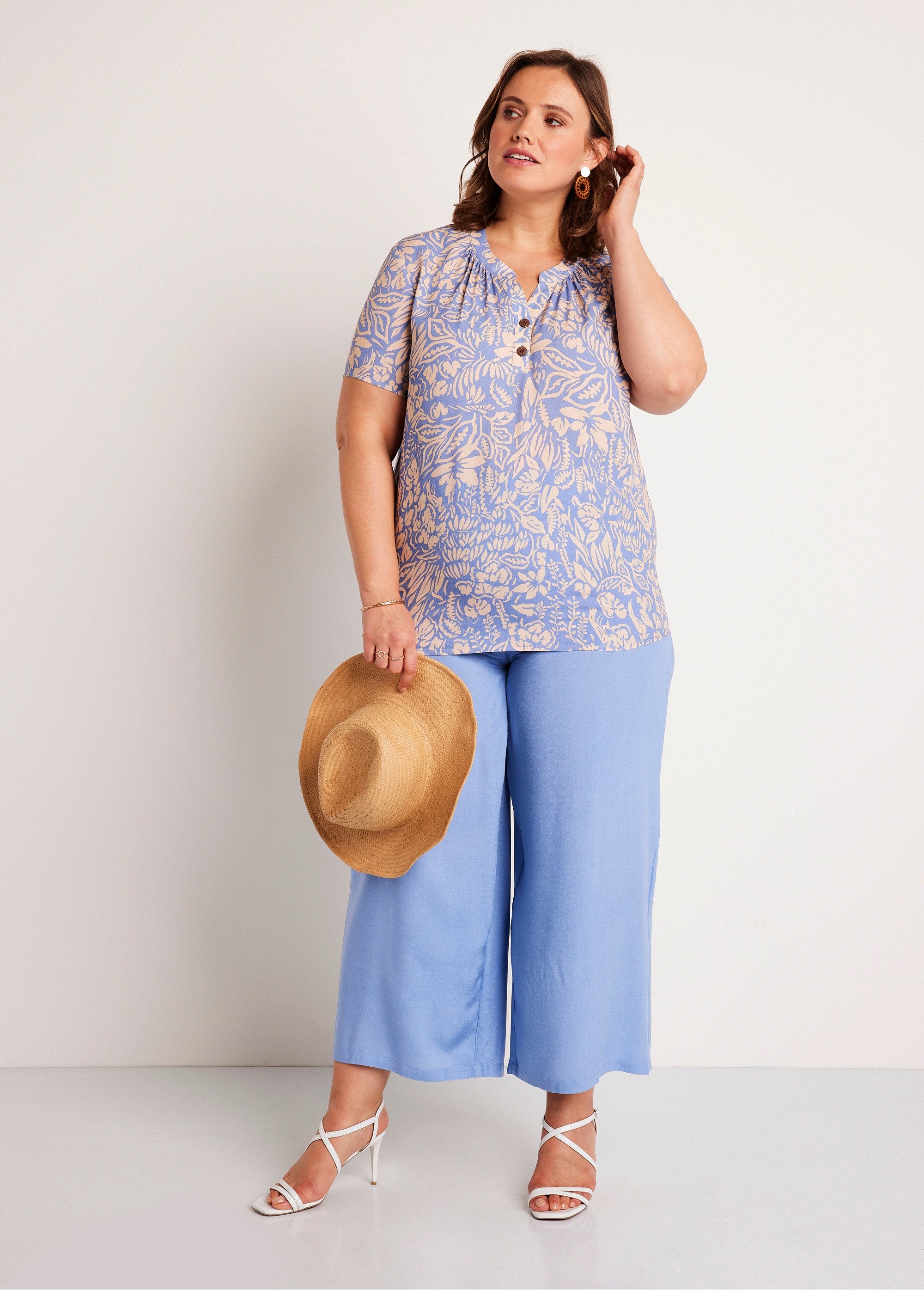 Long_flared_floral_or_plain_tunic_Blue_and_ecru_SF1_curvy